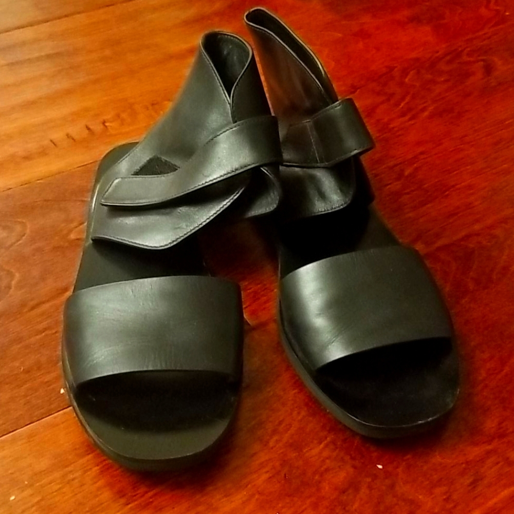 Vince sandals